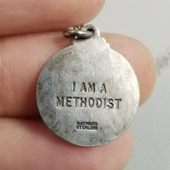 Vintage Hayward Sterling Silver Cross I Am A Methodist Round Pendant Necklace - Picture 1 of 11